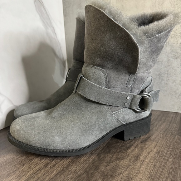 Ugg Boots Bodie Grey Size 9 - Picture 2 of 6